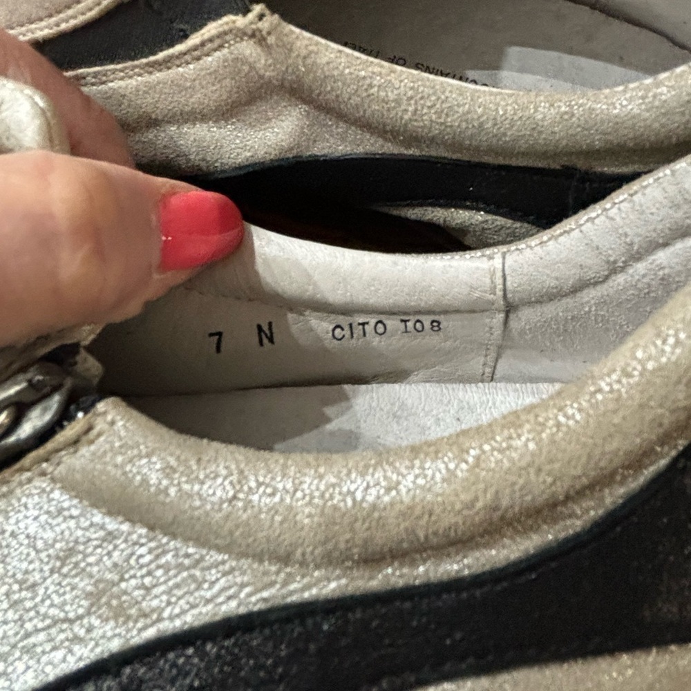 Donald Pliner Women’s 7N Silver & Black Metallic Leather Slip-On Sneakers – EUC - Picture 8 of 10
